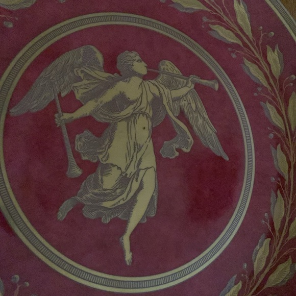 Mottahedeh Portugal ANGEL GABRIEL Red 8-1/4" RARE PLATE - Picture 2 of 3